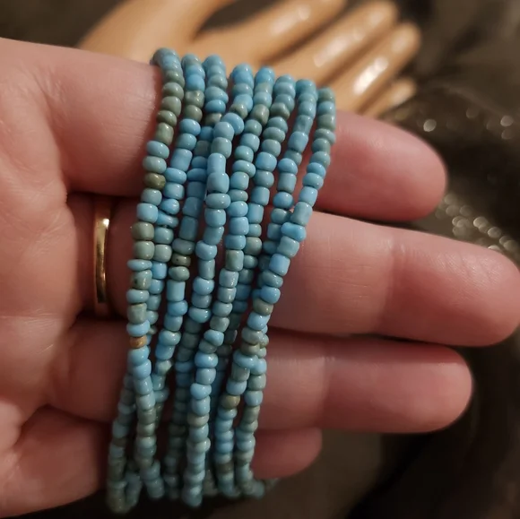 Turquoise Color Beaded Mother of Pearl Shell Stretchy Bracelet - Picture 5 of 7